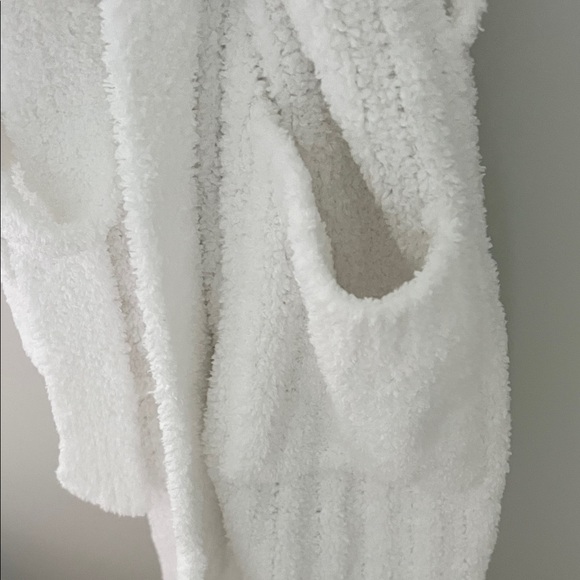 Pottery Barn White Cozy Ribbed Robe Quiet Luxury Spa Resort Size: 44 in x 25 in - Picture 9 of 13